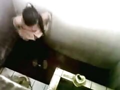 MILF con un grande culo bagnato si inginocchiò e succhiato film sexi online il cazzo prima che il ragazzo penetrato la sua figa bagnata